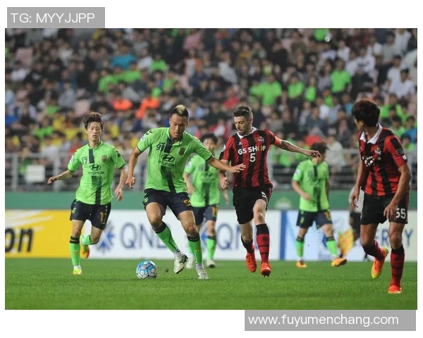 染红发的足球明星如何在赛场上展现个性与风采